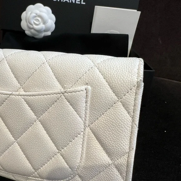 ** sold** Authentic Chanel Caviar wallet - Picture 5 of 8